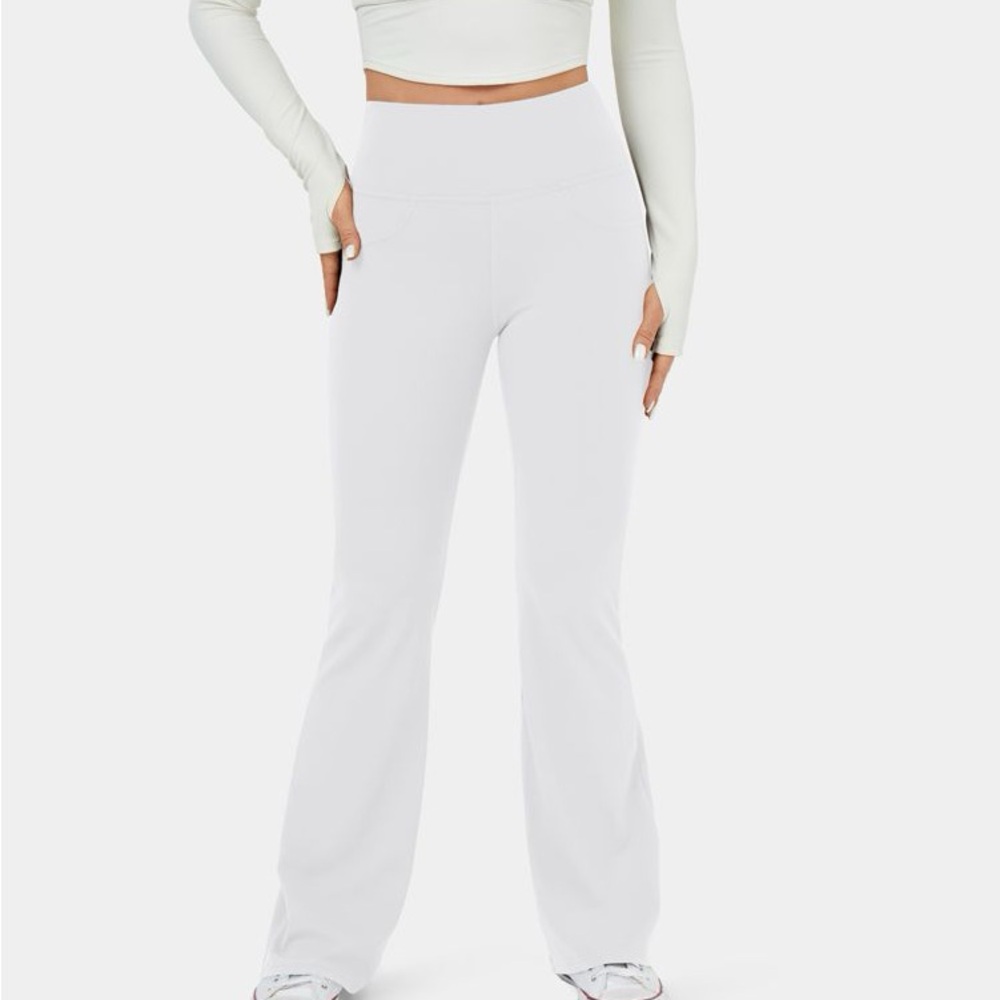 064HO- High Waisted Back Pocket Flare Yoga Leggings. Size XSmall (P)